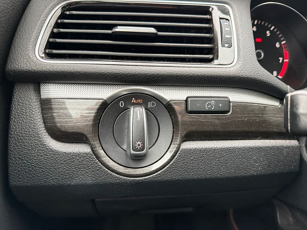2016 Volkswagen Passat 1.8T SE