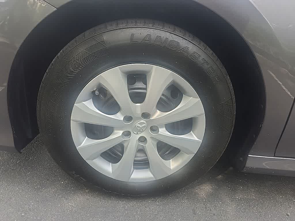 2019 Toyota Camry Hybrid LE