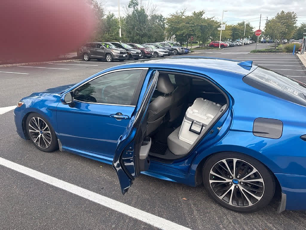 2020 Toyota Camry SE