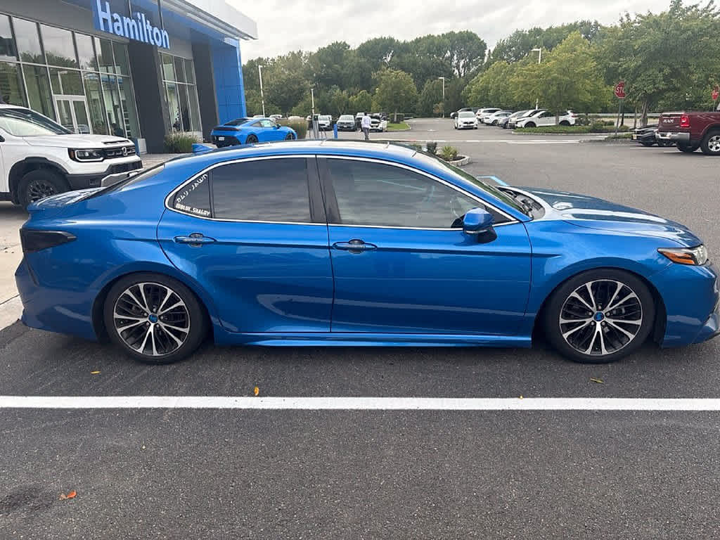 2020 Toyota Camry SE