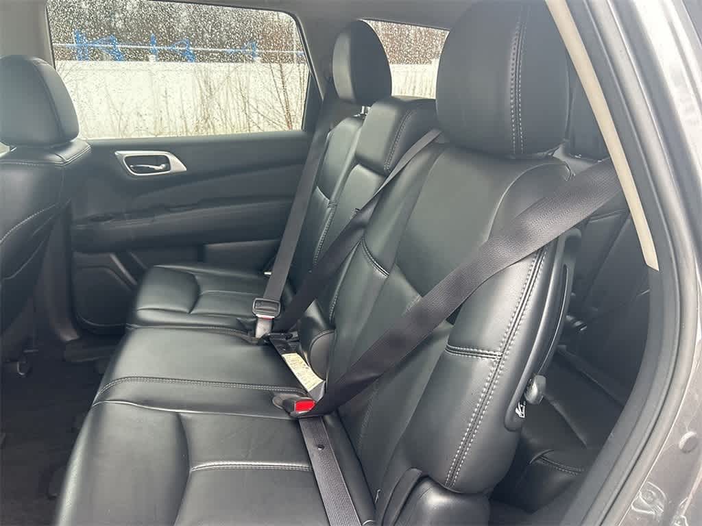 2017 Nissan Pathfinder SL