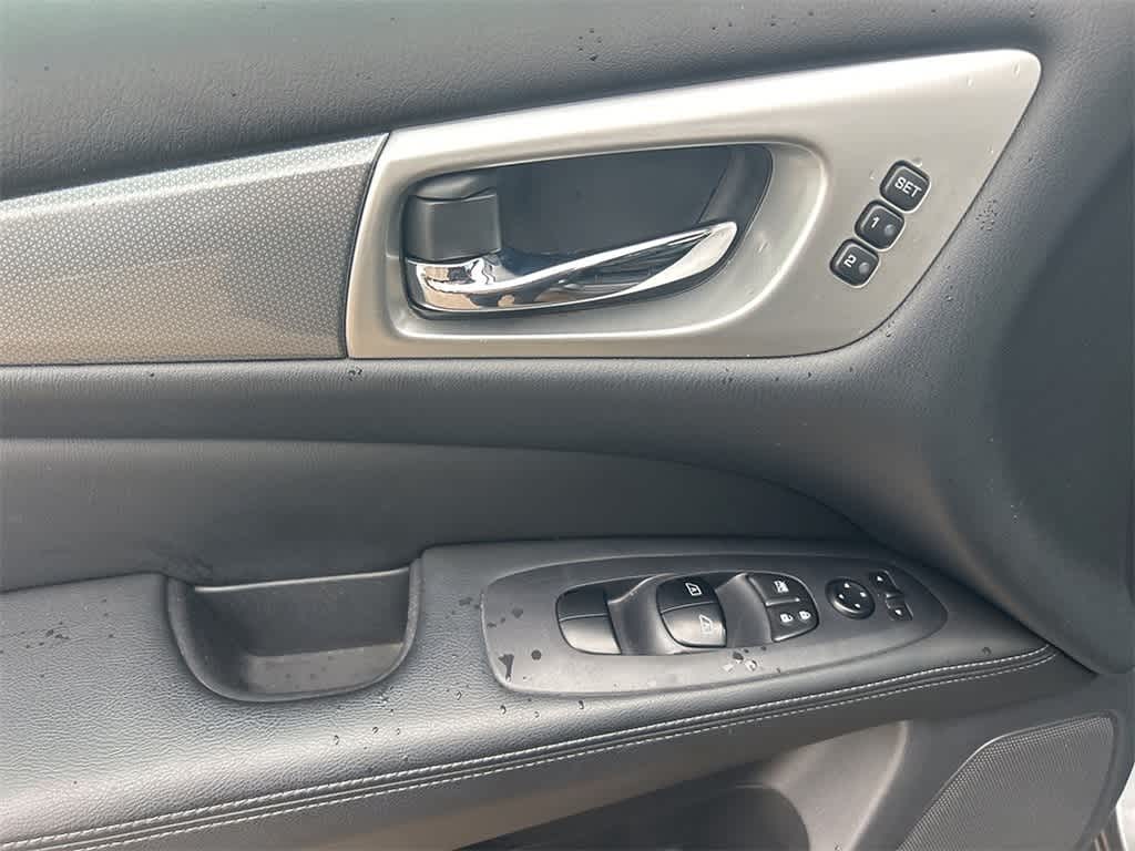 2017 Nissan Pathfinder SL