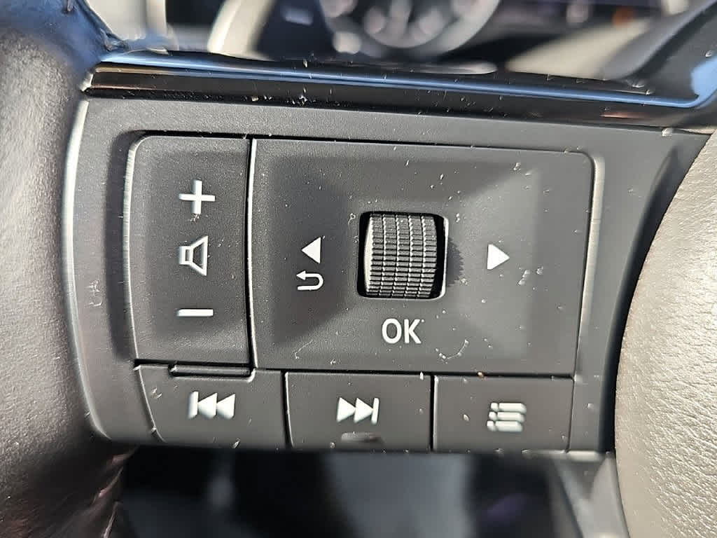 2024 Nissan Pathfinder Base