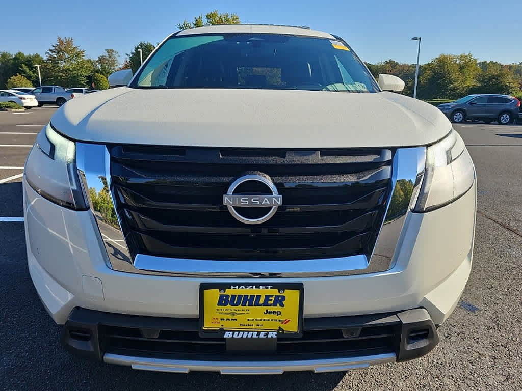 2024 Nissan Pathfinder Base