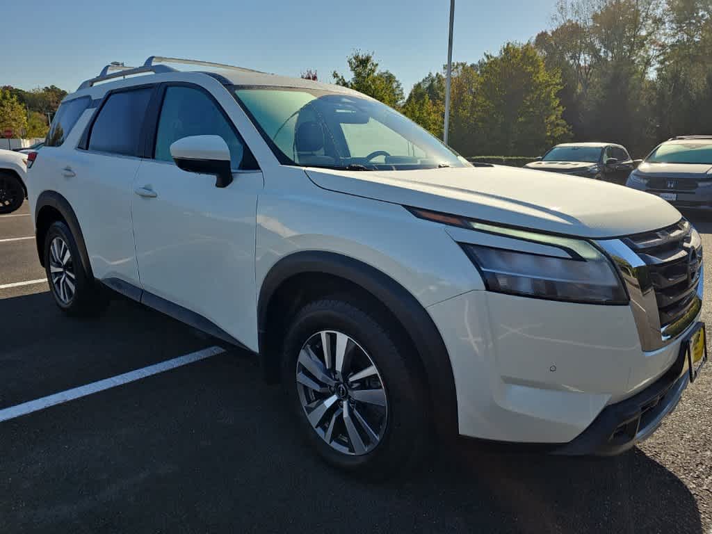 2024 Nissan Pathfinder Base