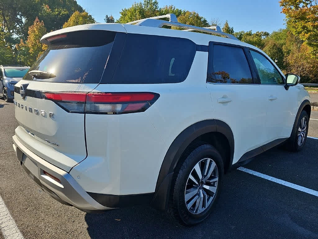 2024 Nissan Pathfinder Base
