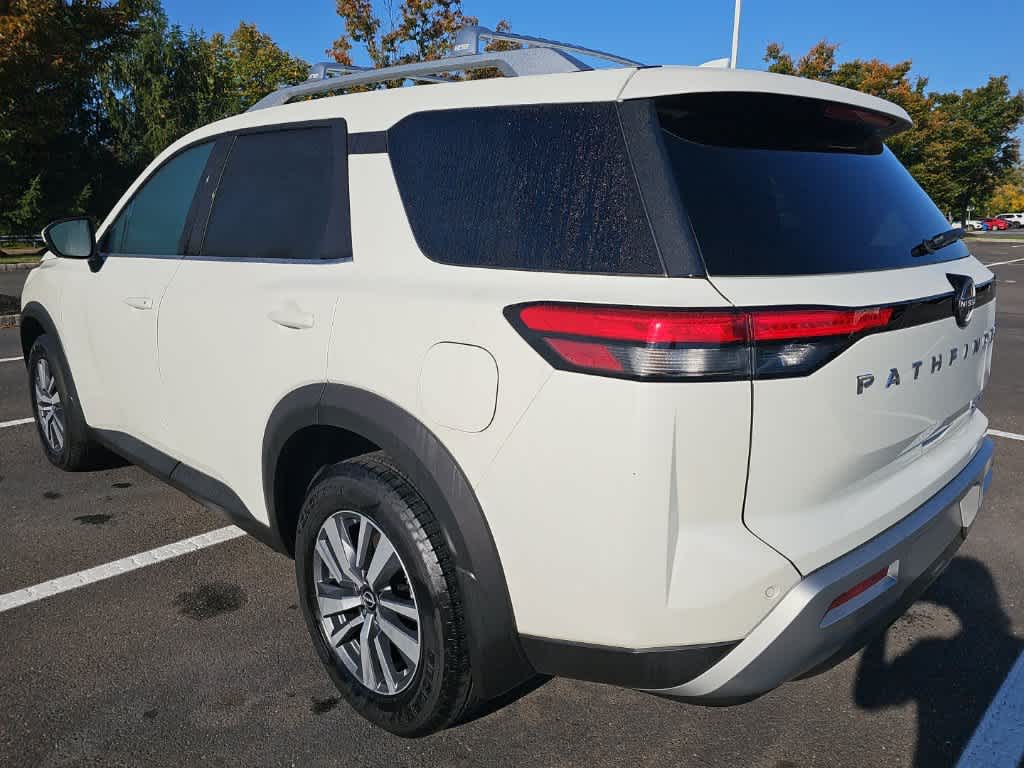 2024 Nissan Pathfinder Base