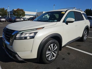 2024 Nissan Pathfinder Base