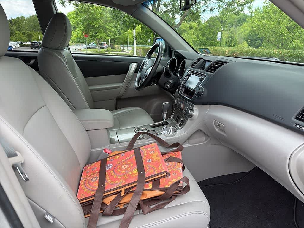 2013 Toyota Highlander SE