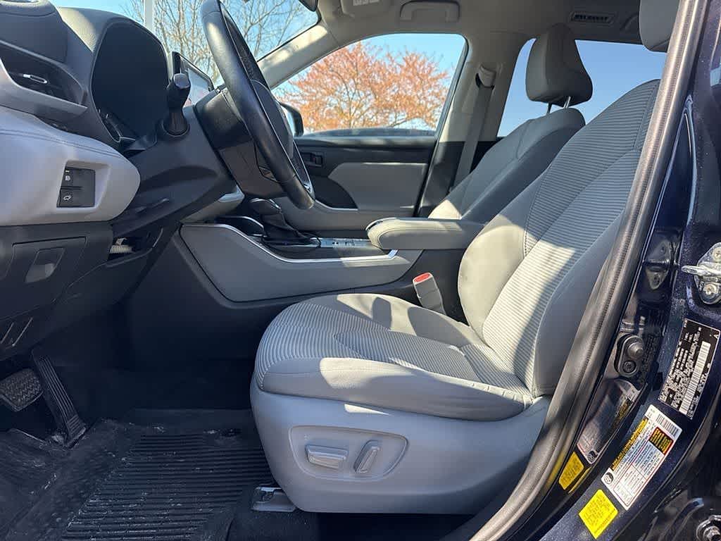 2020 Toyota Highlander LE