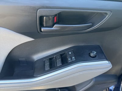 2020 Toyota Highlander LE