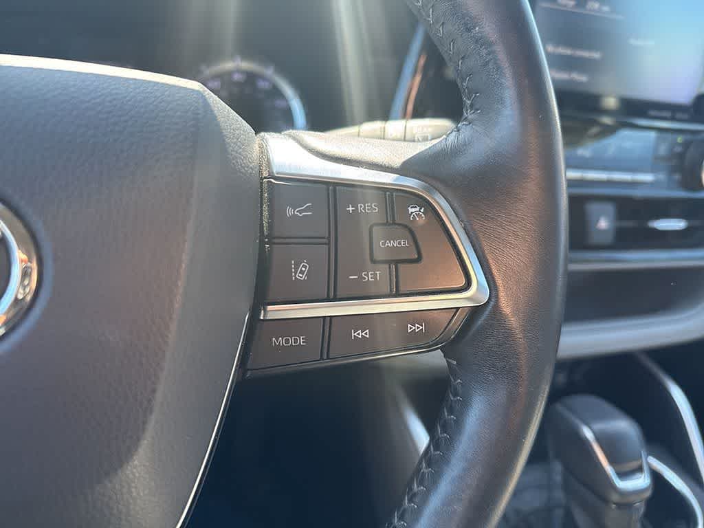 2020 Toyota Highlander LE