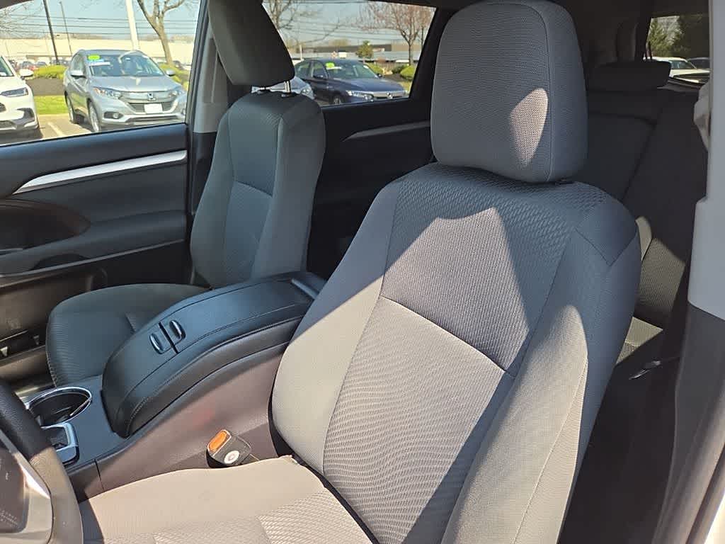 2019 Toyota Highlander LE