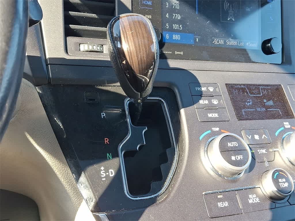 2016 Toyota Sienna XLE