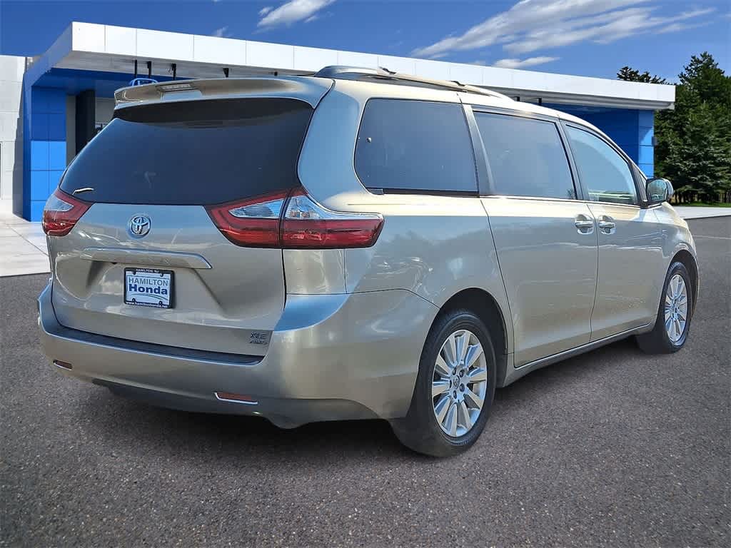 2016 Toyota Sienna XLE
