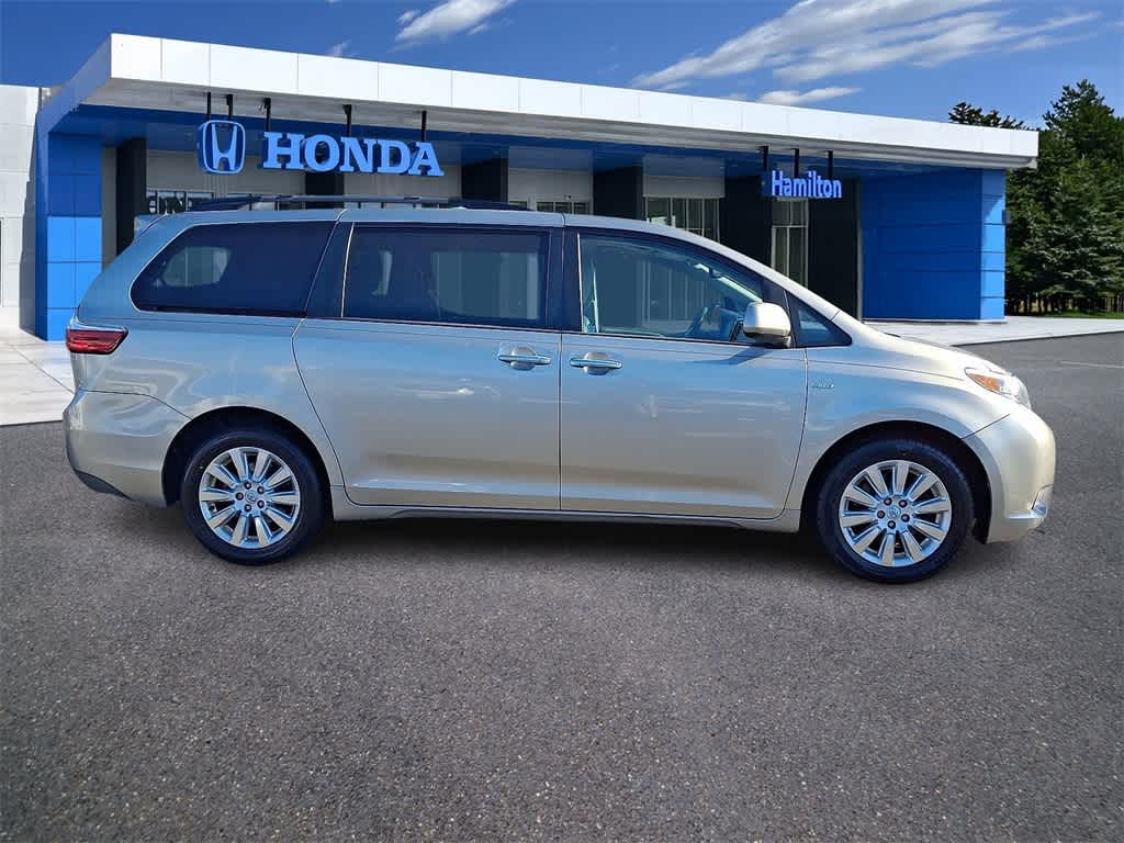 2016 Toyota Sienna XLE