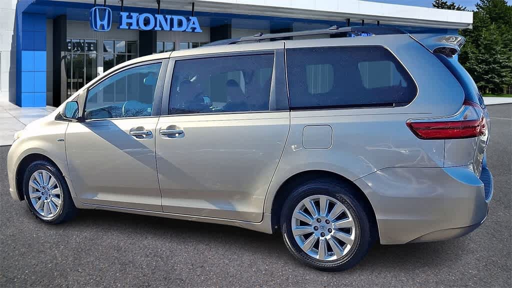 2016 Toyota Sienna XLE