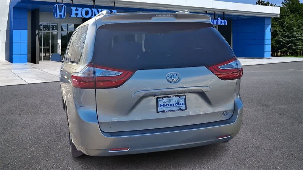 2016 Toyota Sienna XLE