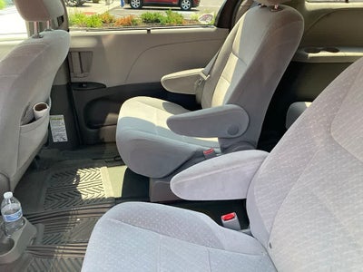 2017 Toyota Sienna LE