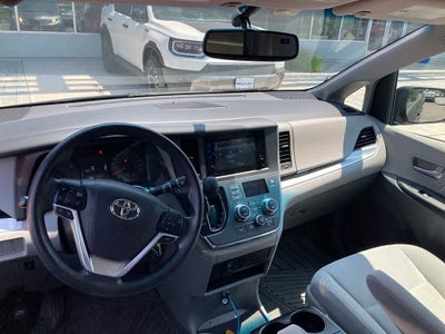 2017 Toyota Sienna LE