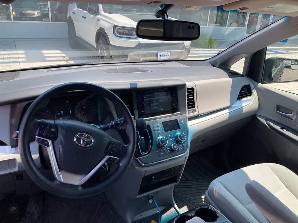 2017 Toyota Sienna LE