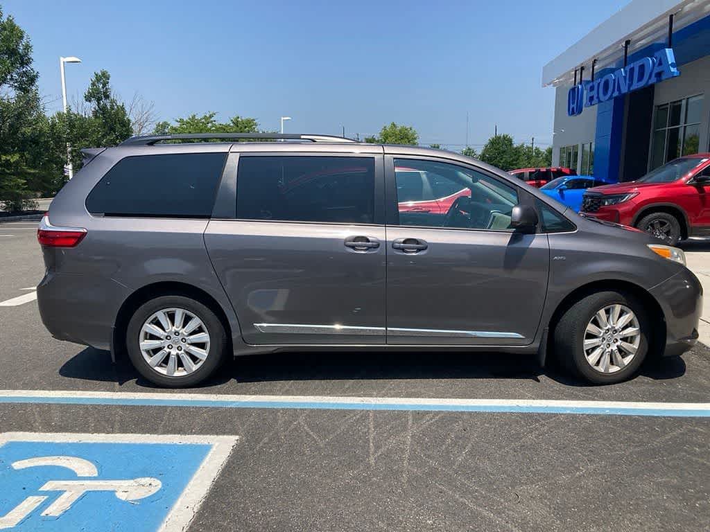2017 Toyota Sienna LE