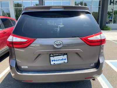 2017 Toyota Sienna LE