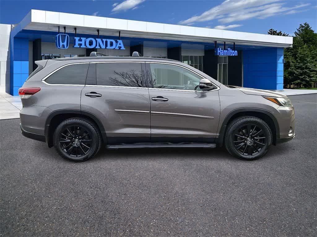 2019 Toyota Highlander SE