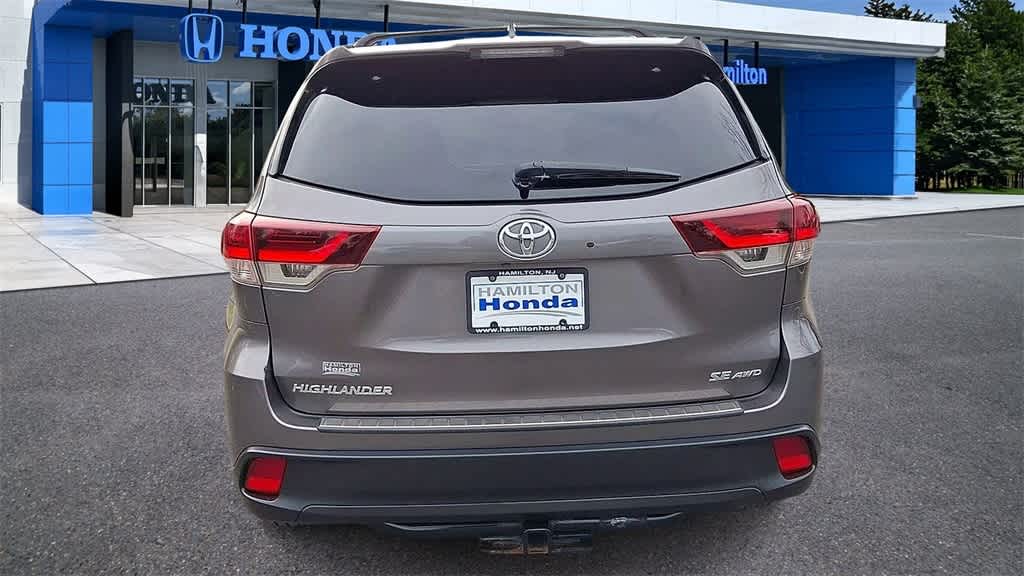 2019 Toyota Highlander SE