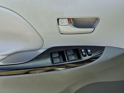 2011 Toyota Sienna LE