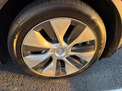 2024 Tesla Model Y Base