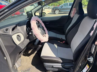 2013 Toyota Yaris LE