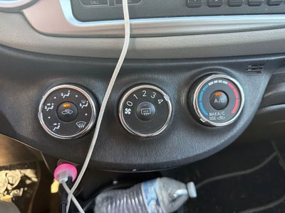 2013 Toyota Yaris LE