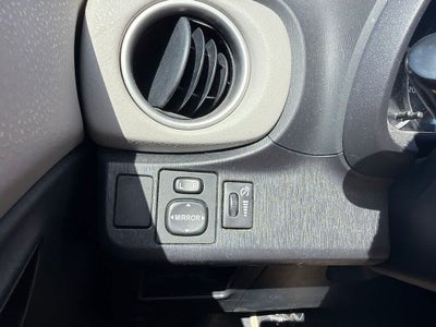 2013 Toyota Yaris LE