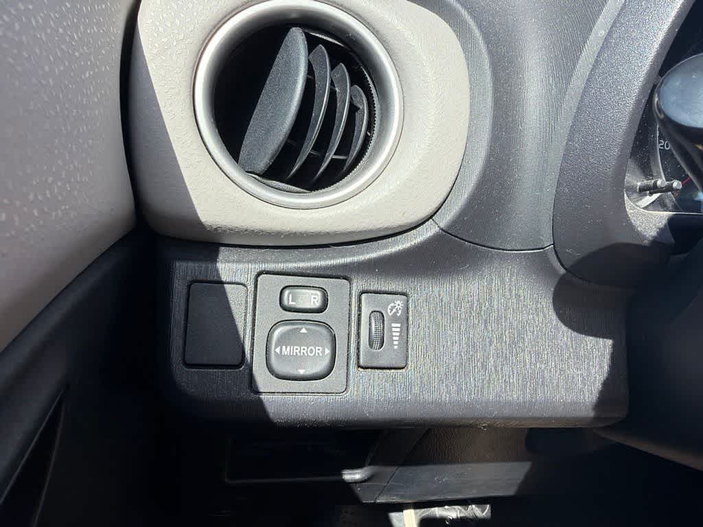 2013 Toyota Yaris LE