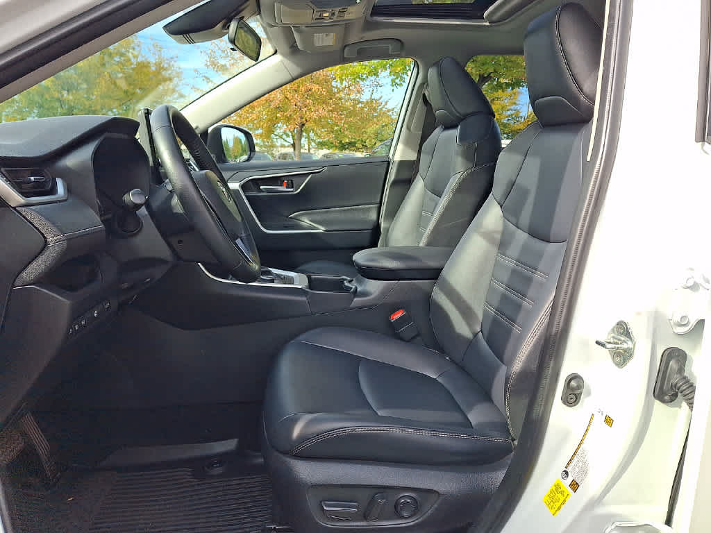 2025 Toyota RAV4 Hybrid XLE Premium
