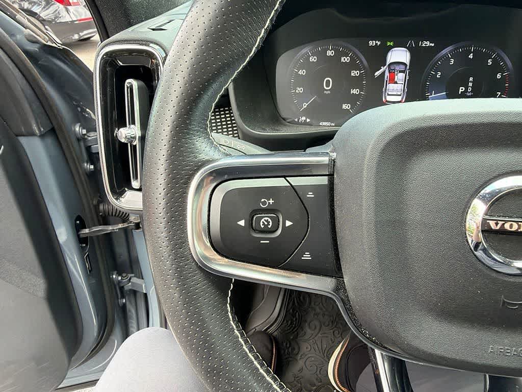 2021 Volvo XC40 R-Design
